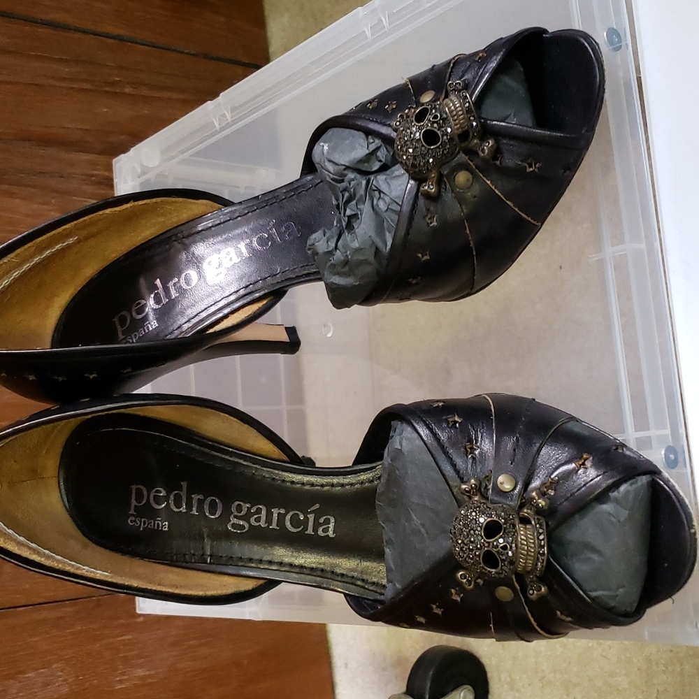 Pedro Garcia peep toe leather heels
